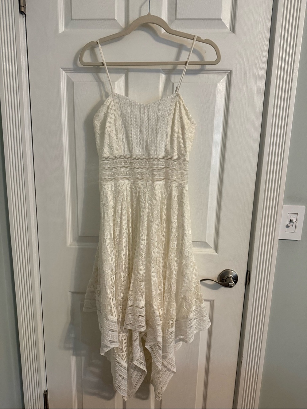 VENUS White Lace Spaghetti Strap Dress